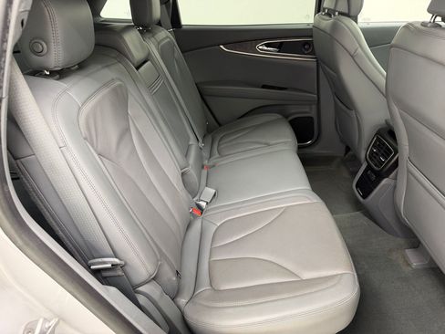Used 2019 Lincoln Nautilus Reserve FWD image 29