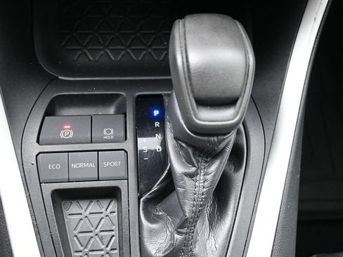 Used 2021 Toyota RAV4 XLE FWD image 15