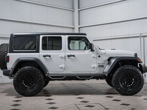 Used 2024 Jeep Wrangler Sport image 8