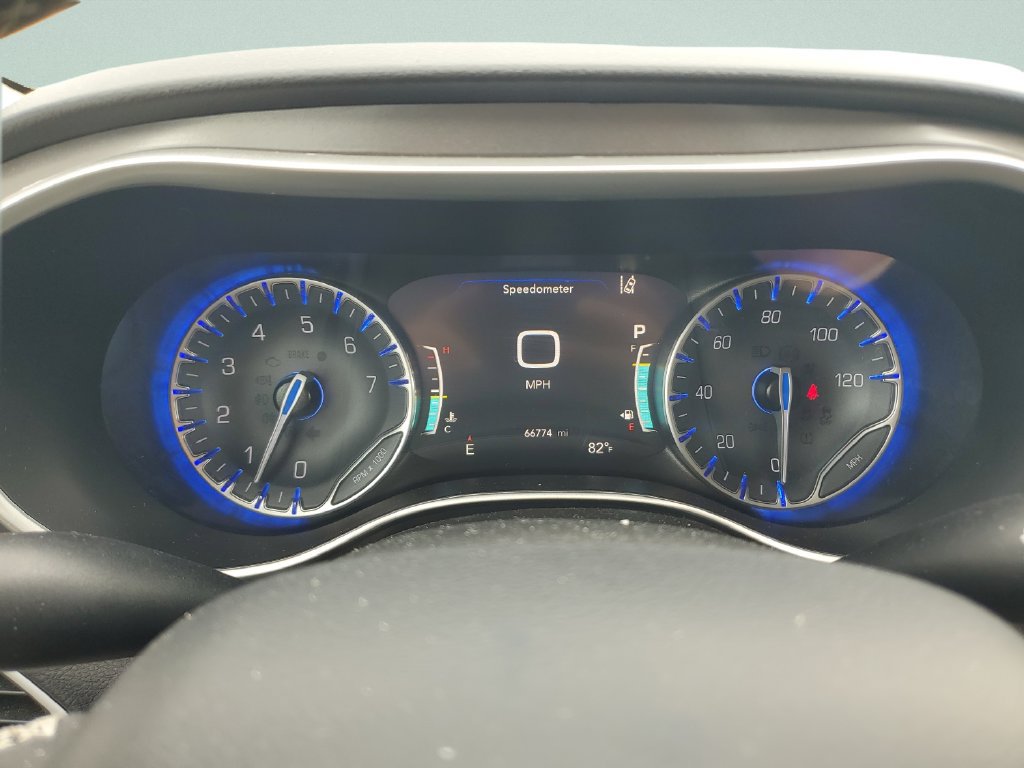 Used 2024 Chrysler Pacifica Touring-L FWD image 21
