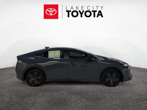 Used 2024 Toyota Prius LE FWD image 11