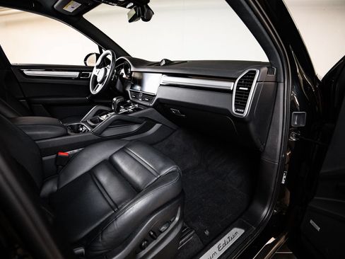 Certified 2023 Porsche Cayenne Platinum Edition AWD/4WD image 27