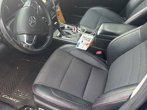 Used 2017 Toyota Camry SE FWD image 4