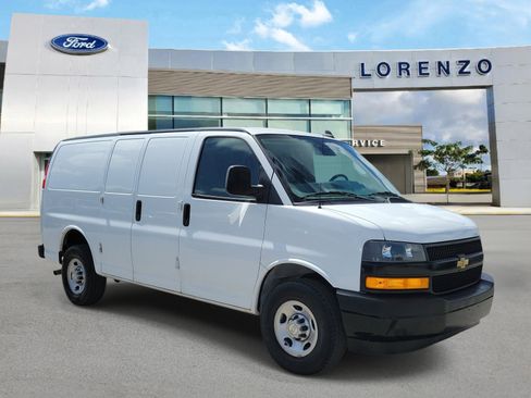 Used 2021 Chevrolet Express 2500 w/ Driver Convenience Package RWD image 3