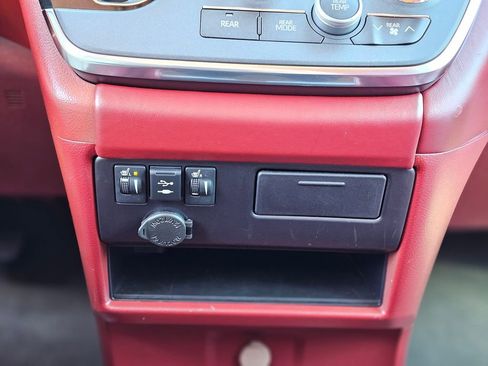 Used 2019 Toyota Sienna XLE w/ XLE Navigation Package FWD image 39