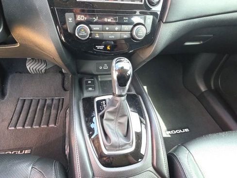 Used 2019 Nissan Rogue SL w/ Premium Package image 19