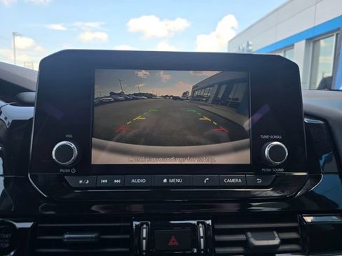 Used 2025 Nissan Pathfinder SV AWD/4WD image 19
