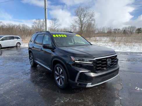 Used 2025 Honda Pilot Touring image 10