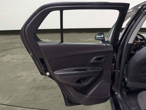 Used 2018 Chevrolet Trax LS FWD image 15
