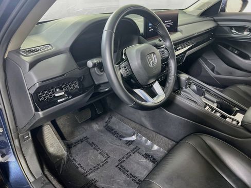 Used 2023 Honda Accord Touring image 9