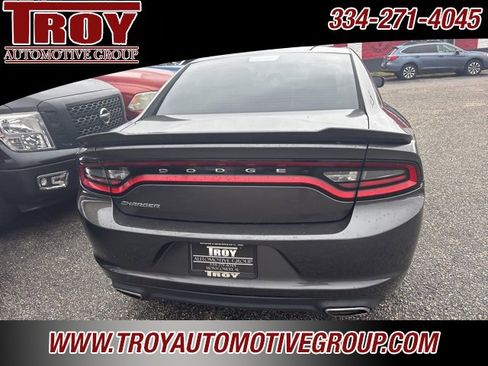Used 2017 Dodge Charger SE image 6