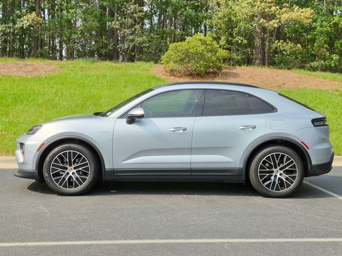 Certified 2025 Porsche Macan Electric RWD image 2