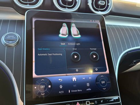 Used 2025 Mercedes-Benz C 300 Sedan image 11