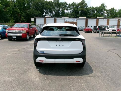 Used 2025 Nissan Kicks S FWD image 7