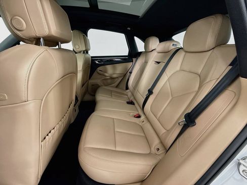 Certified 2025 Porsche Macan AWD/4WD image 24