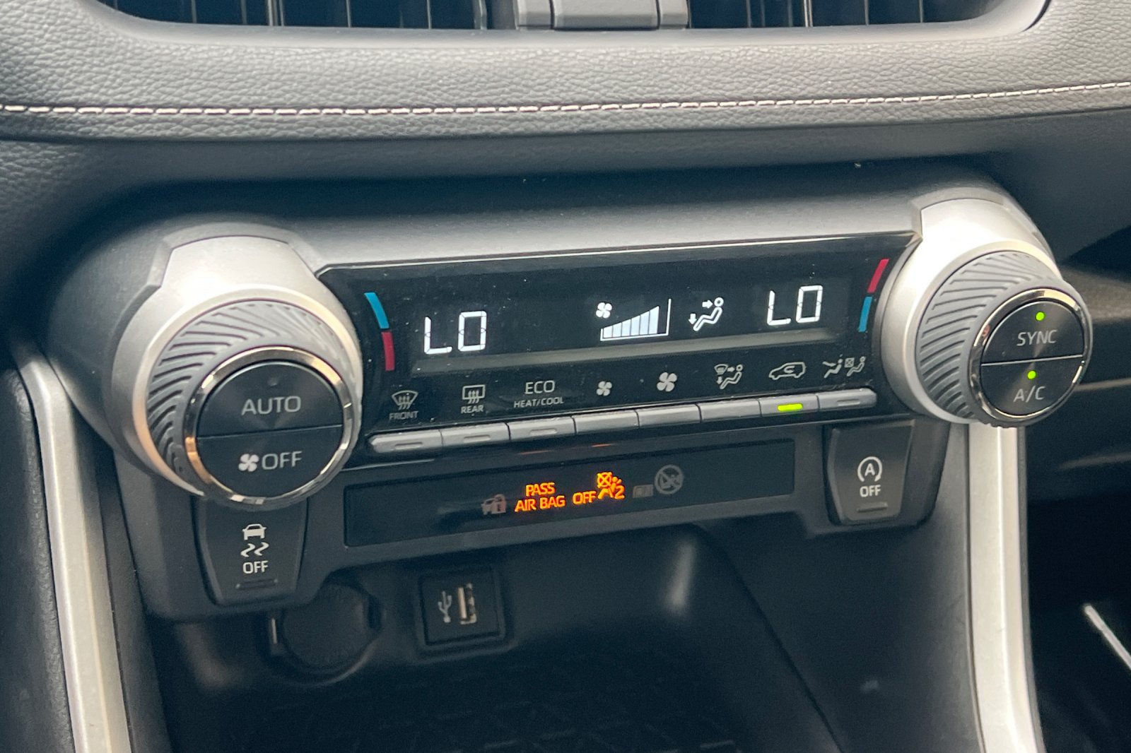 Used 2025 Toyota RAV4 XLE AWD/4WD image 25