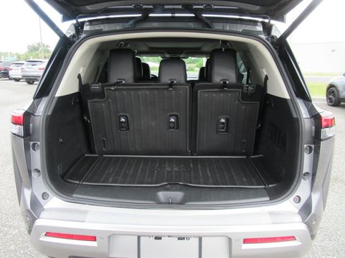 Used 2024 Nissan Pathfinder Platinum w/ Cargo Package AWD/4WD image 37