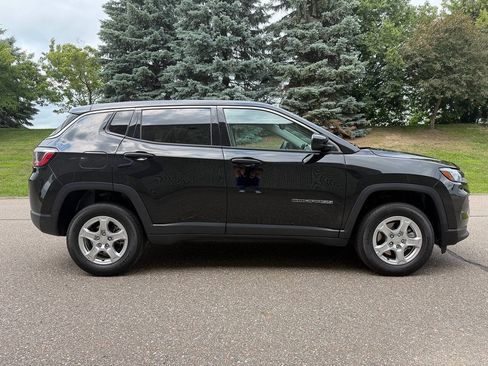 Used 2022 Jeep Compass Sport AWD/4WD image 2