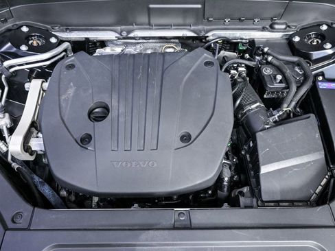 Certified 2025 Volvo XC90 B5 Core AWD/4WD image 36