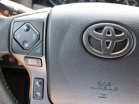 Used 2022 Toyota Tacoma SR5 AWD/4WD image 20