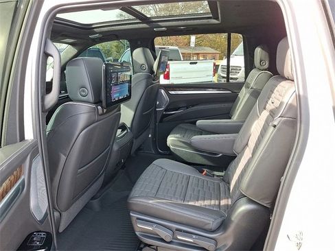 Certified 2025 Cadillac Escalade ESV Sport Platinum image 8