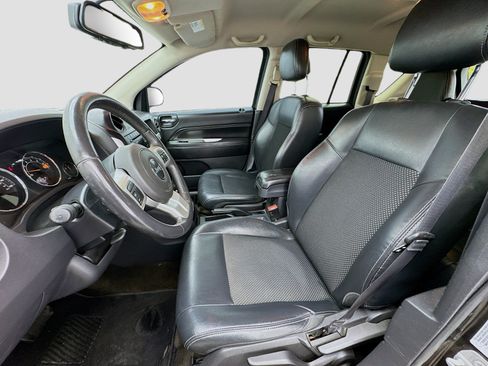 Used 2016 Jeep Compass Latitude w/ All Weather Capability Group AWD/4WD image 12