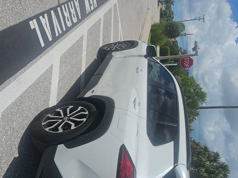 Used 2023 Toyota Corolla Cross AWD Hybrid w/ Moonroof Package image 9