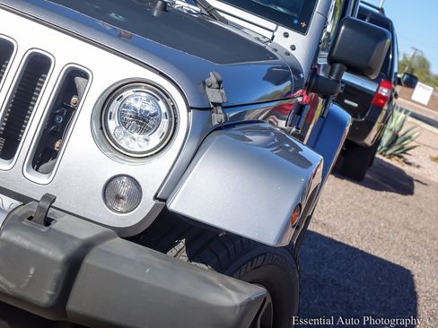 Used 2017 Jeep Wrangler Unlimited Sahara w/ Connectivity Group image 5