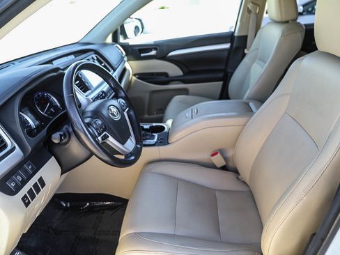 Used 2018 Toyota Highlander XLE FWD image 17