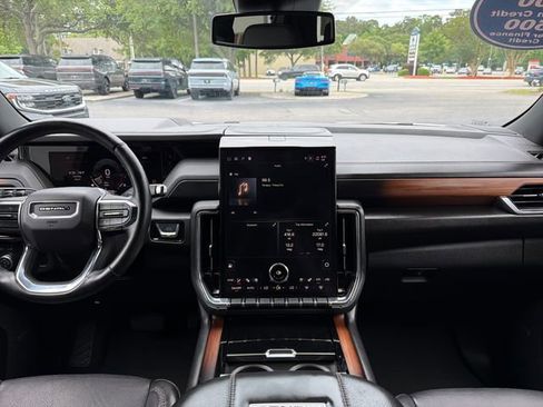 Used 2025 GMC Yukon Denali RWD image 21
