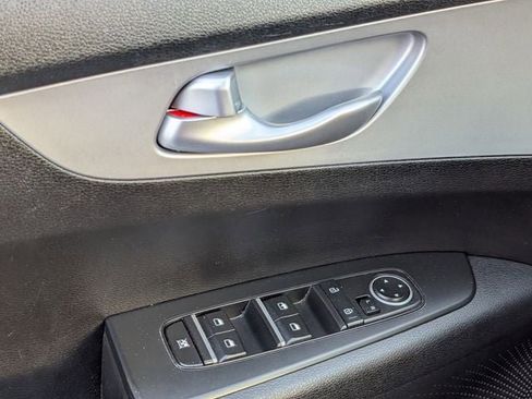 Used 2023 Kia Forte LXS image 22