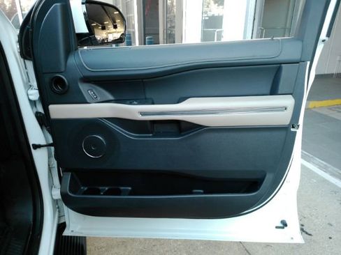 Used 2024 Ford Expedition Max XLT image 19