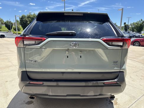 Used 2022 Toyota RAV4 XLE Premium AWD/4WD image 8