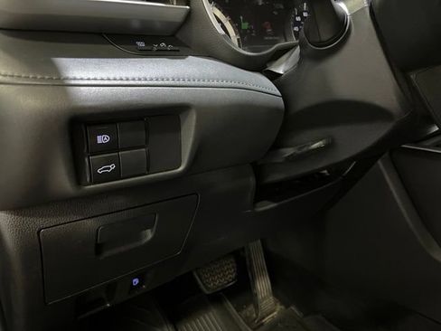 Used 2022 Toyota Highlander XLE AWD/4WD image 17