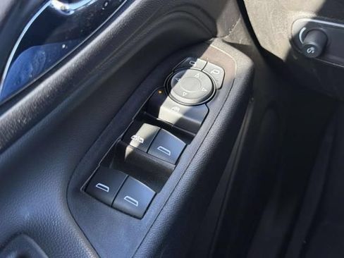 Used 2021 Chevrolet Equinox LT FWD image 17
