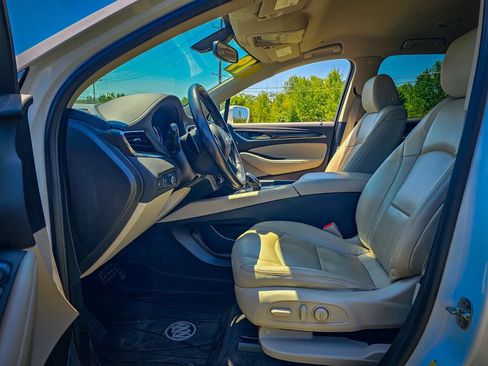 Used 2019 Buick Enclave Essence AWD/4WD image 12