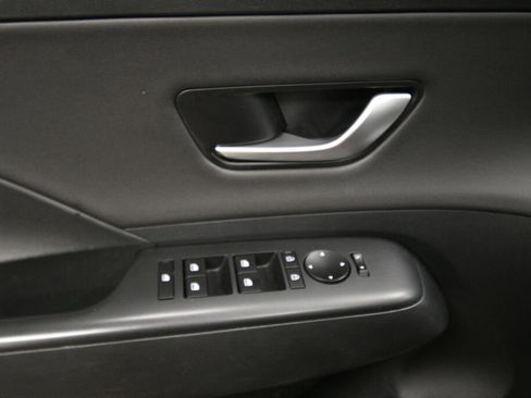 Used 2024 Hyundai Kona Limited AWD/4WD image 12