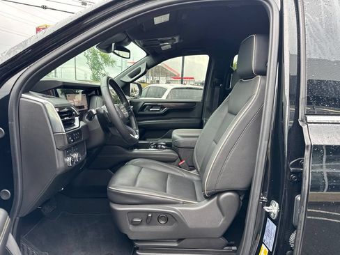 Used 2025 GMC Yukon Elevation AWD/4WD image 13