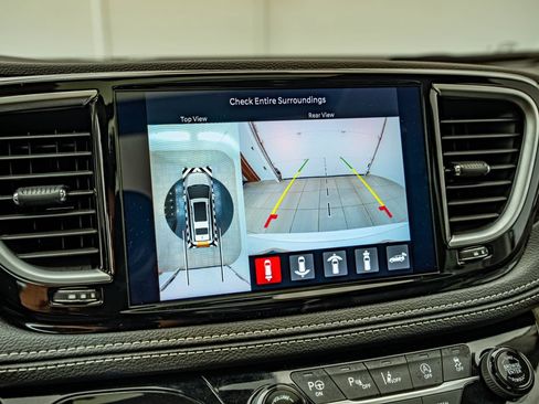 Used 2024 Chrysler Pacifica Limited w/ Trailer Tow Group FWD image 26