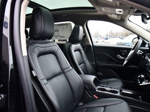 New 2026 Lincoln Corsair Premiere image 16