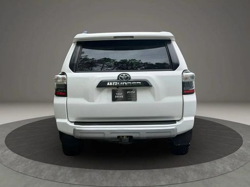 Used 2017 Toyota 4Runner TRD Off-Road Premium AWD/4WD image 7