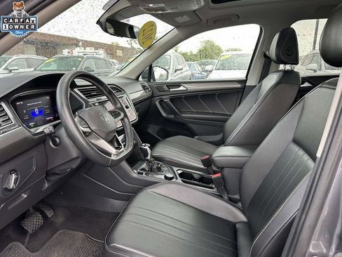 Used 2022 Volkswagen Tiguan SE w/ Panoramic Sunroof Package AWD/4WD image 15