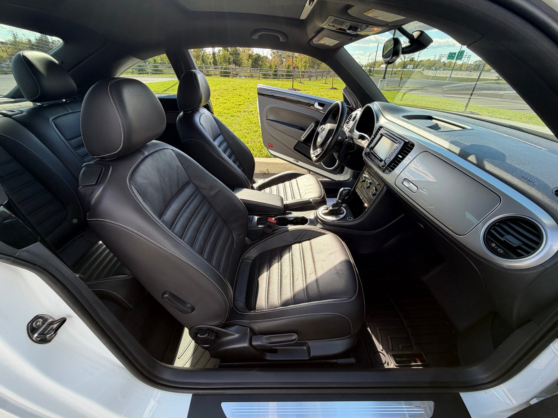 Used 2014 Volkswagen Beetle TDI FWD image 35