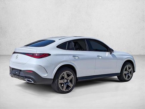 Used 2025 Mercedes-Benz GLC 300 4MATIC image 5