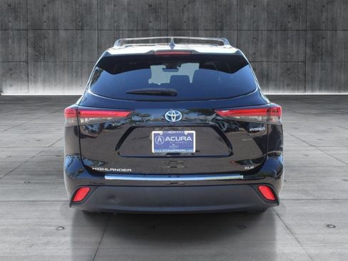 Used 2020 Toyota Highlander XLE FWD image 4