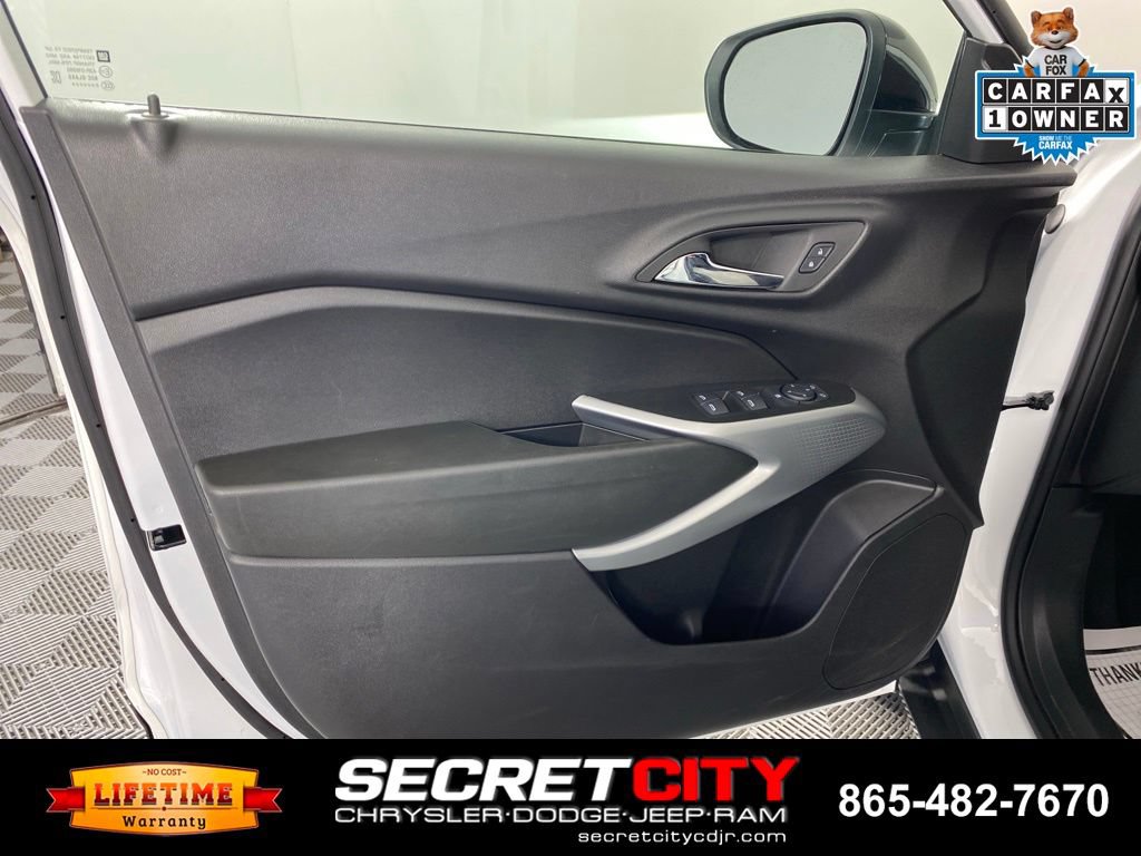 Used 2026 Chevrolet Trax RS FWD image 12