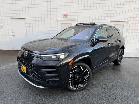 New 2026 Volkswagen Tiguan SEL R-Line image 1