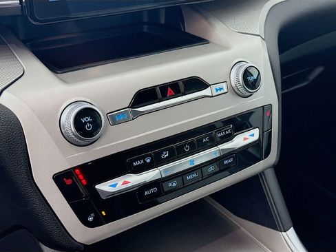 Used 2023 Ford Explorer XLT w/ Equipment Group 202A image 15