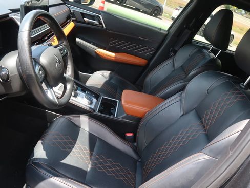 Used 2024 Mitsubishi Outlander SEL AWD/4WD image 17