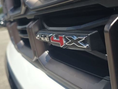 Used 2024 GMC Canyon AT4X image 9